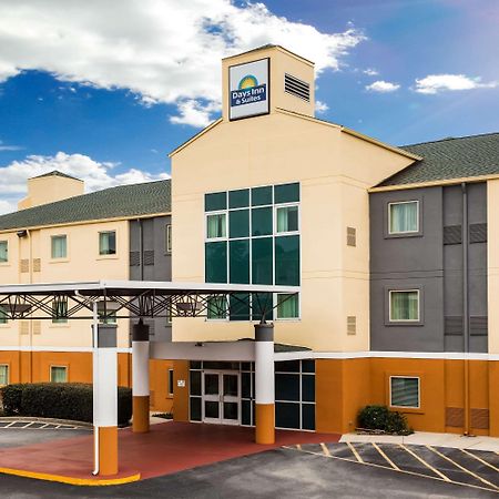 Days Inn & Suites By Wyndham Augusta Near Fort Eisenhower Экстерьер фото