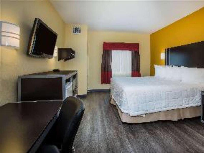Days Inn & Suites By Wyndham Augusta Near Fort Eisenhower Экстерьер фото