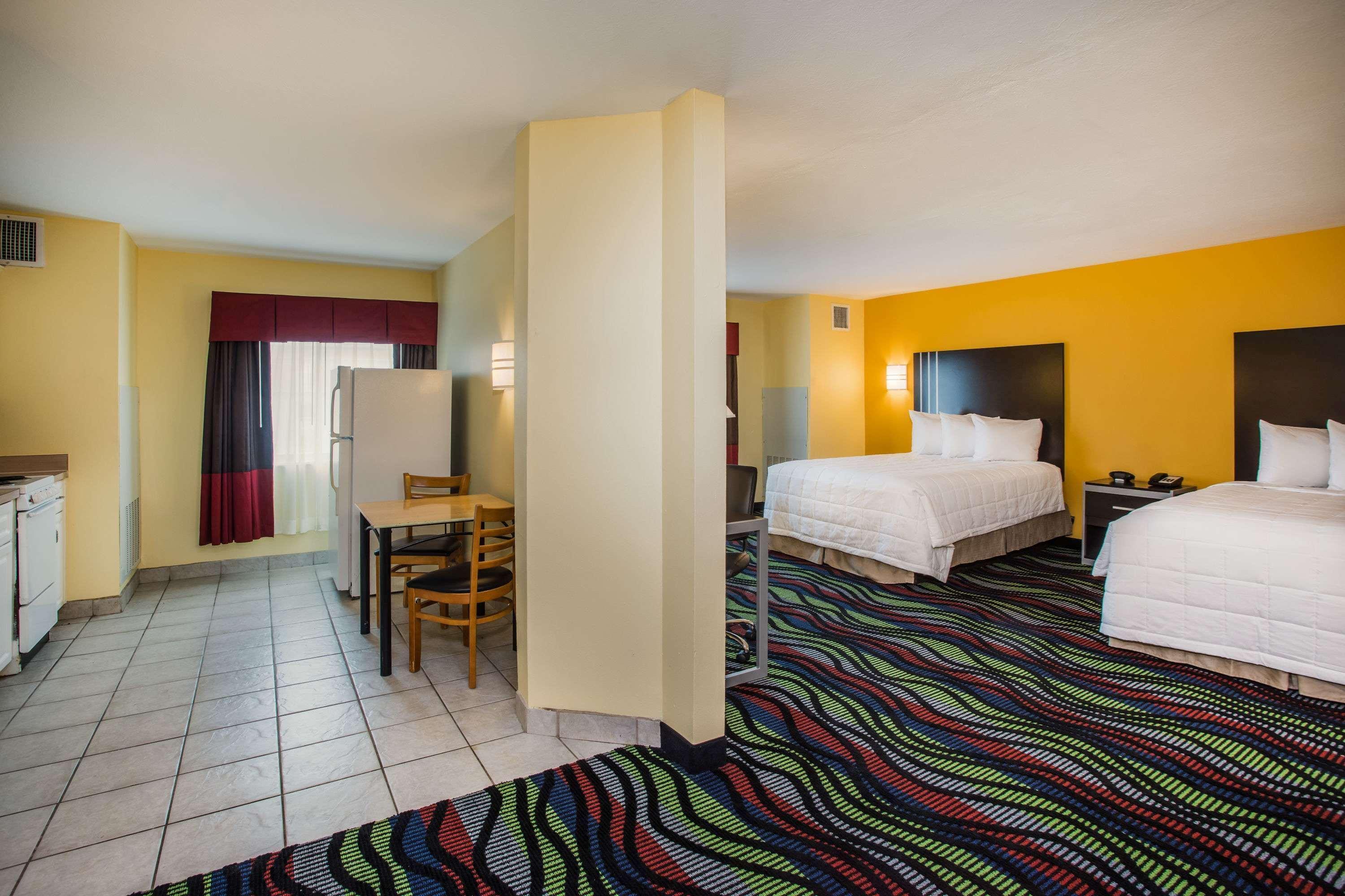 Days Inn & Suites By Wyndham Augusta Near Fort Eisenhower Экстерьер фото