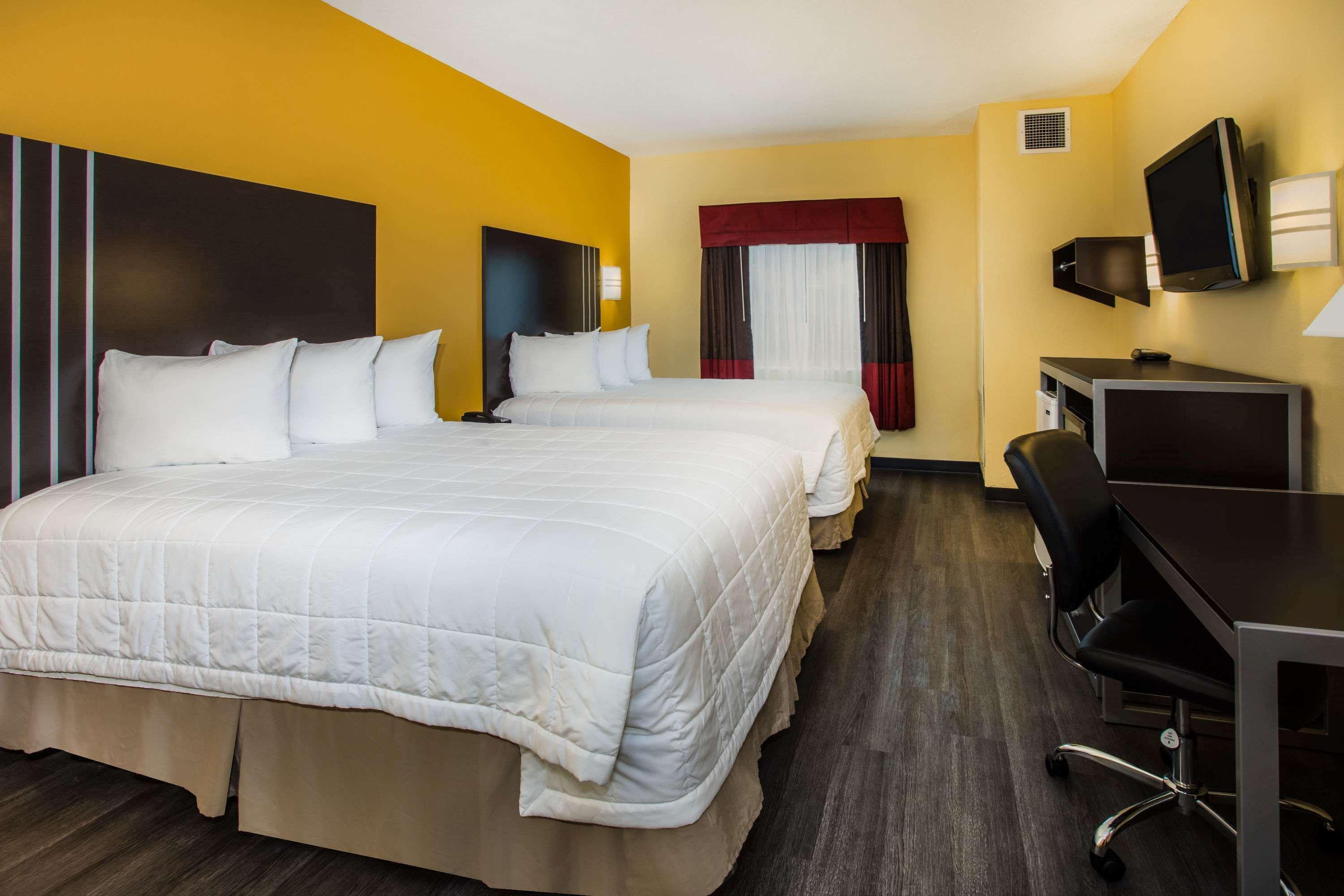 Days Inn & Suites By Wyndham Augusta Near Fort Eisenhower Экстерьер фото