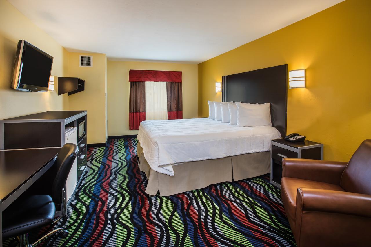 Days Inn & Suites By Wyndham Augusta Near Fort Eisenhower Экстерьер фото
