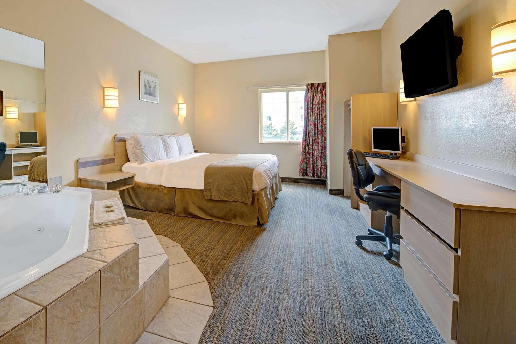 Days Inn & Suites By Wyndham Augusta Near Fort Eisenhower Экстерьер фото