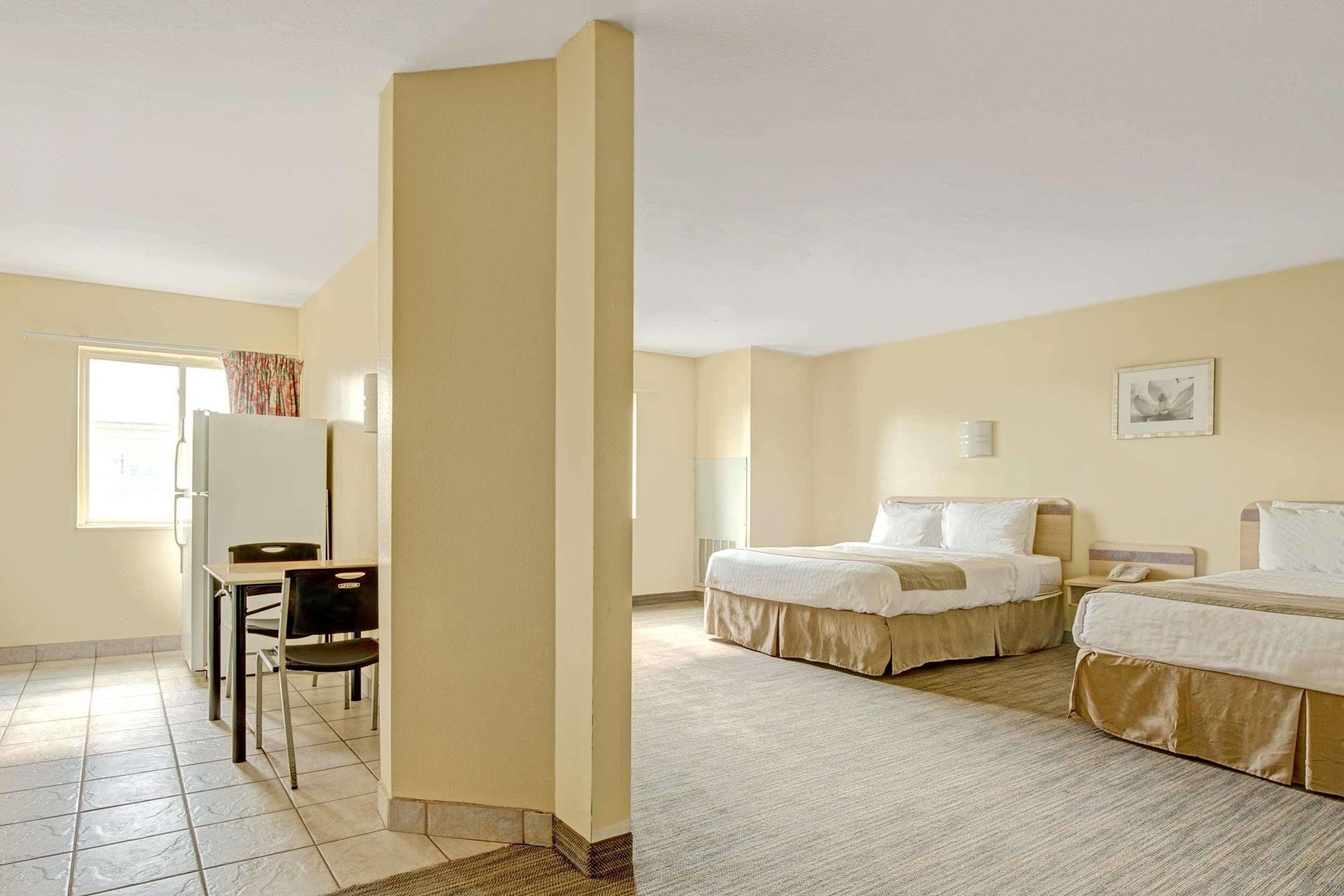 Days Inn & Suites By Wyndham Augusta Near Fort Eisenhower Экстерьер фото