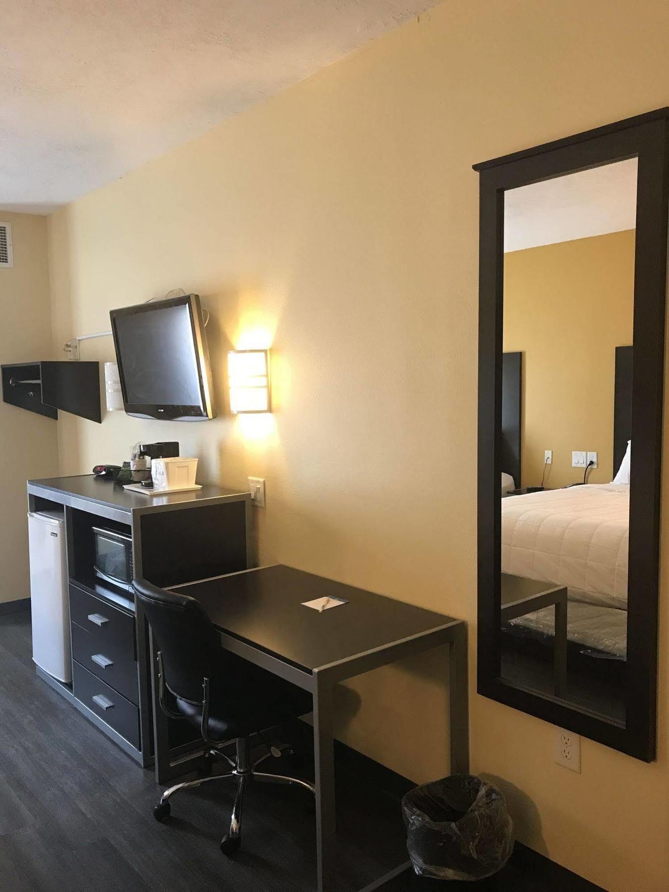 Days Inn & Suites By Wyndham Augusta Near Fort Eisenhower Экстерьер фото