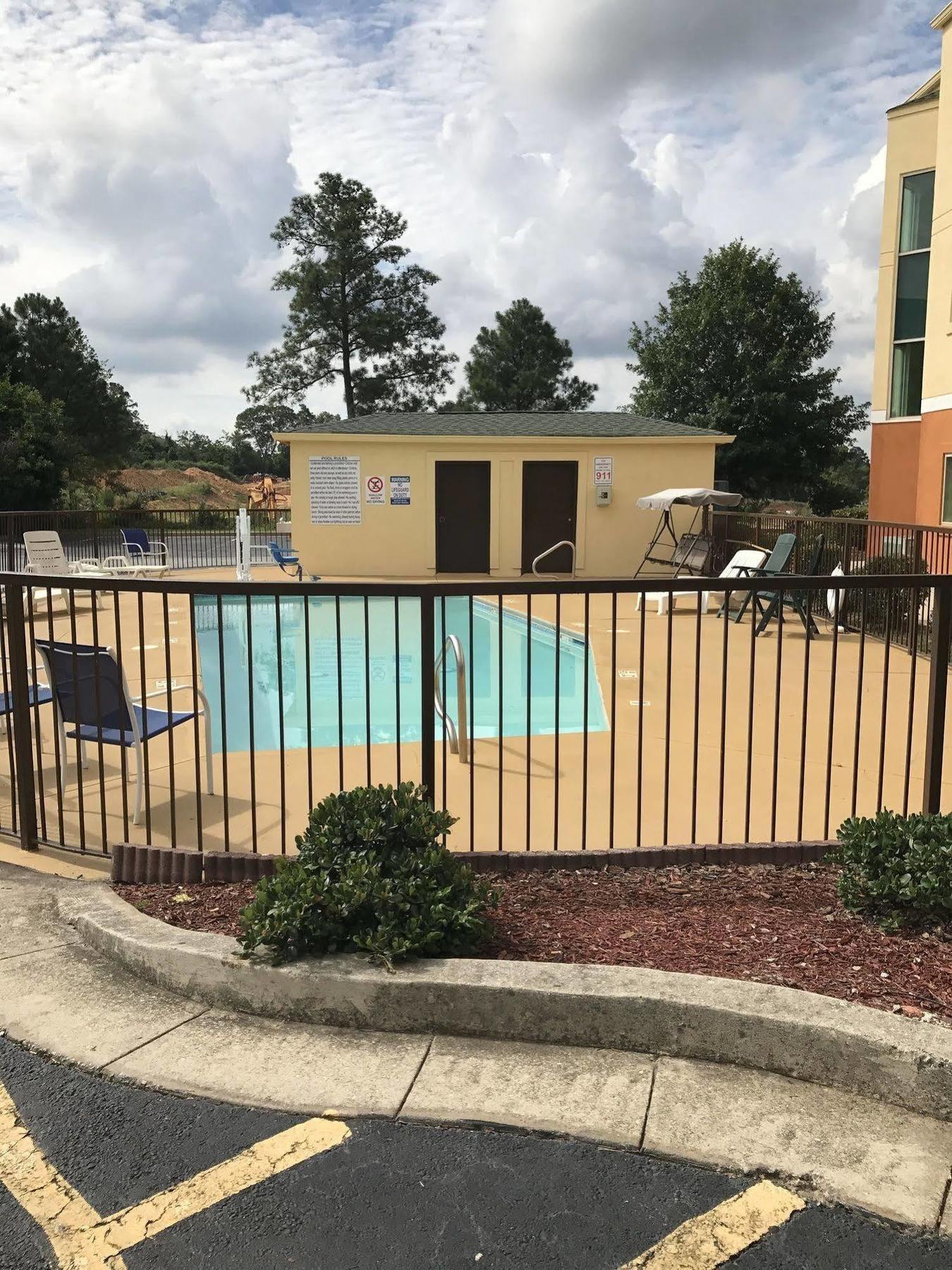 Days Inn & Suites By Wyndham Augusta Near Fort Eisenhower Экстерьер фото