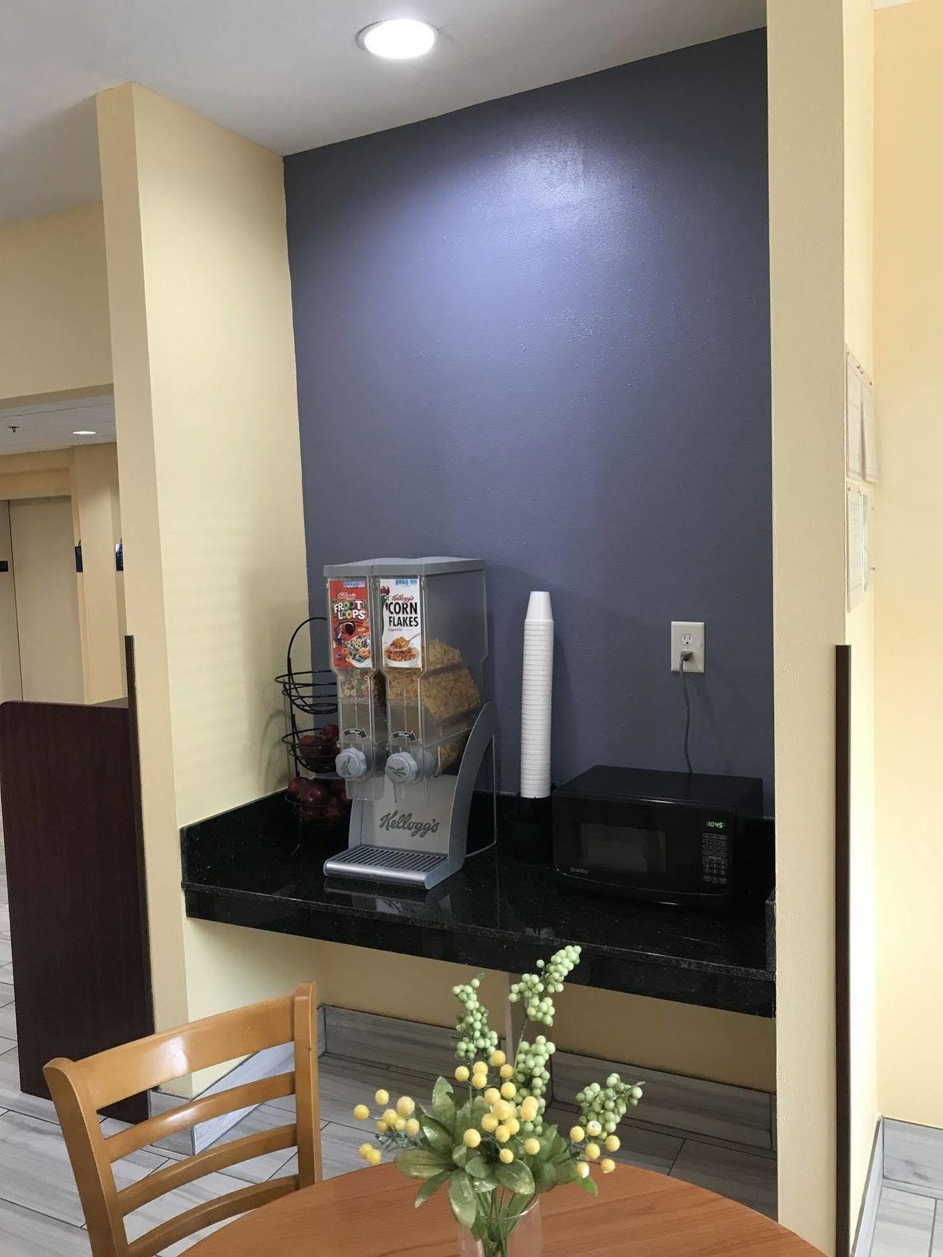 Days Inn & Suites By Wyndham Augusta Near Fort Eisenhower Экстерьер фото