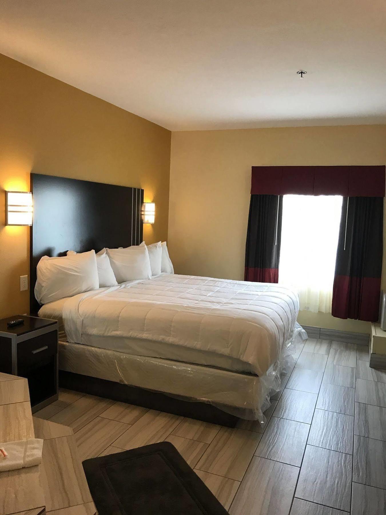 Days Inn & Suites By Wyndham Augusta Near Fort Eisenhower Экстерьер фото