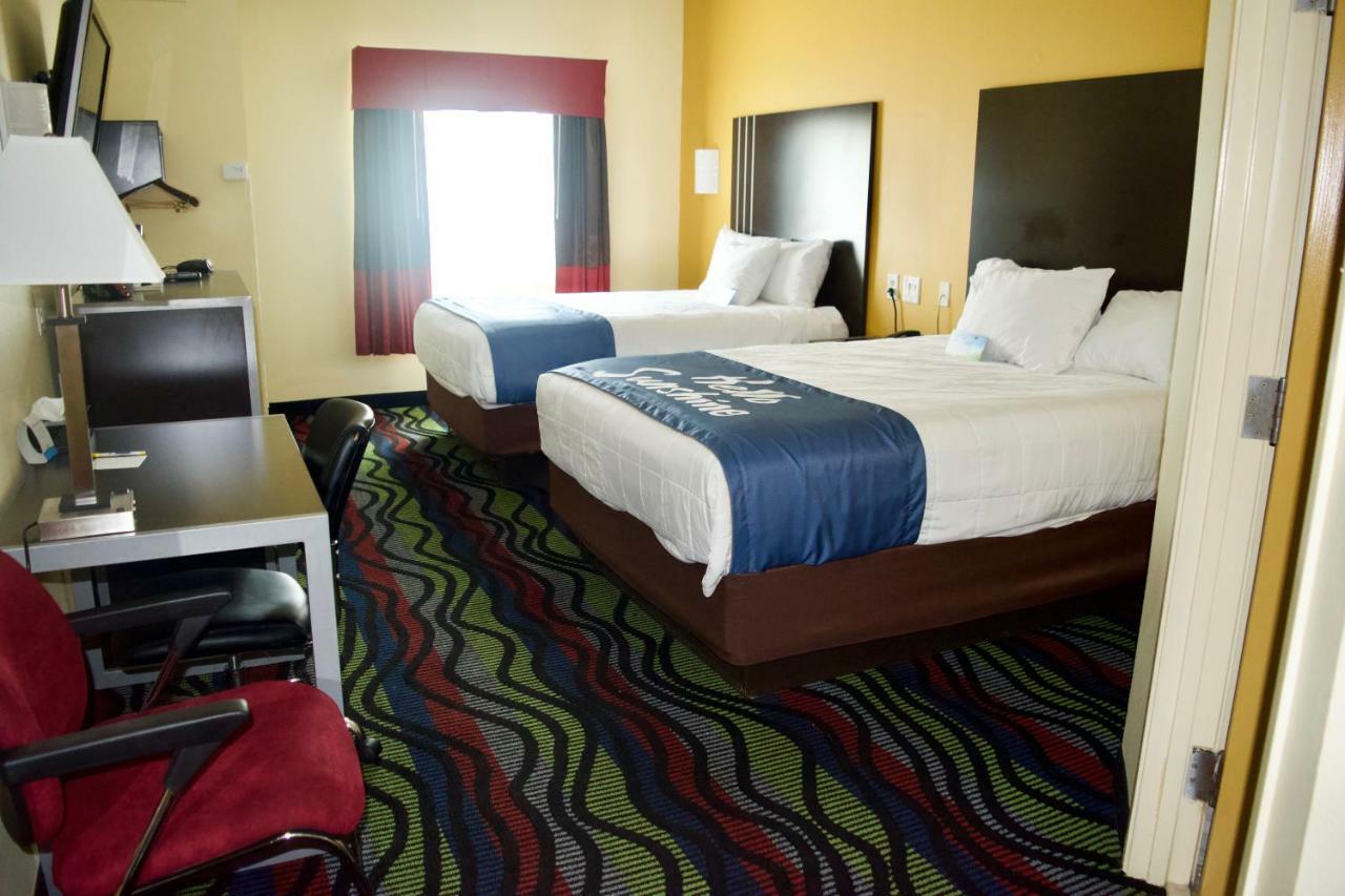 Days Inn & Suites By Wyndham Augusta Near Fort Eisenhower Экстерьер фото