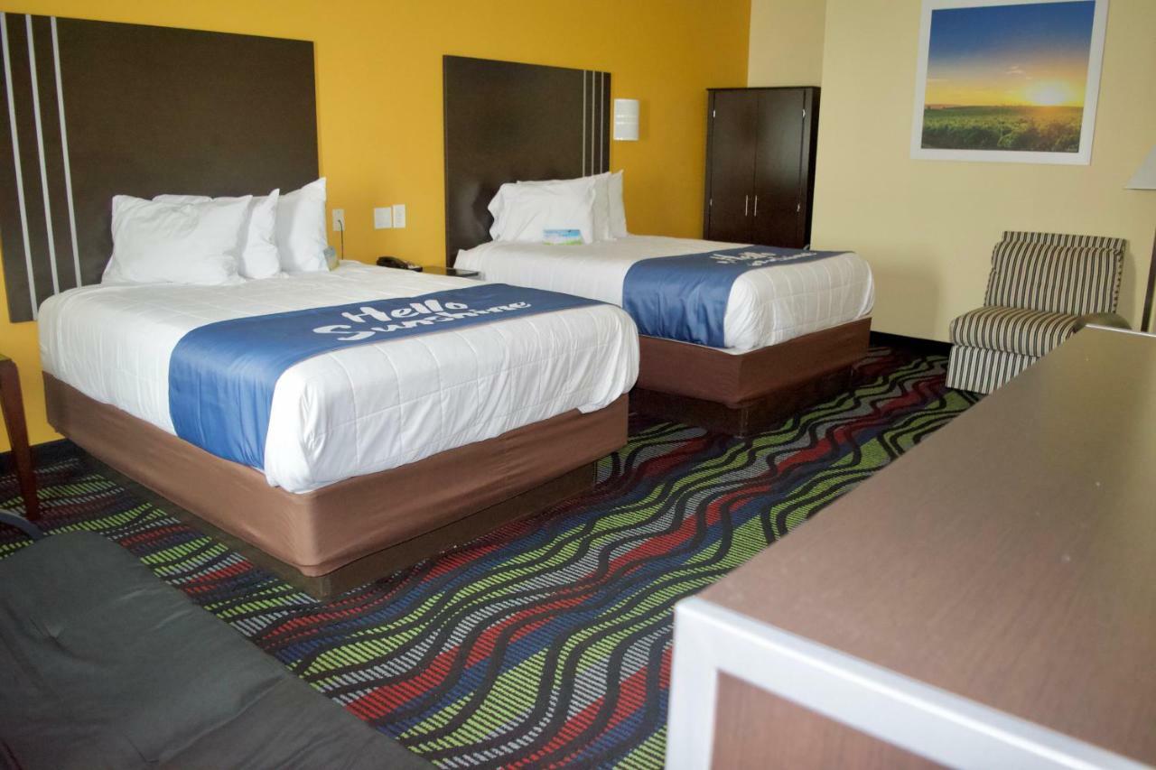 Days Inn & Suites By Wyndham Augusta Near Fort Eisenhower Экстерьер фото