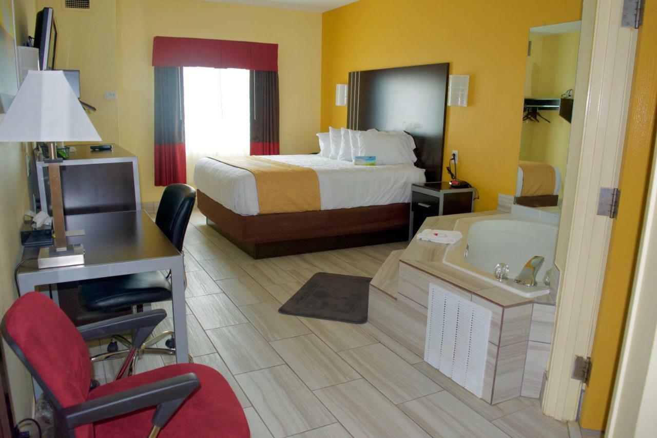 Days Inn & Suites By Wyndham Augusta Near Fort Eisenhower Экстерьер фото