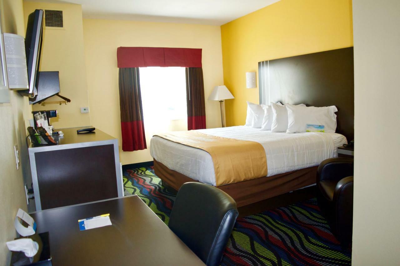 Days Inn & Suites By Wyndham Augusta Near Fort Eisenhower Экстерьер фото