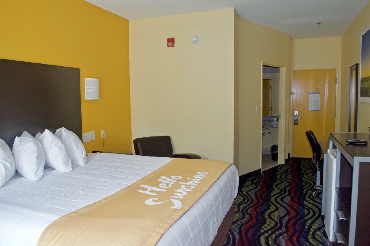 Days Inn & Suites By Wyndham Augusta Near Fort Eisenhower Экстерьер фото