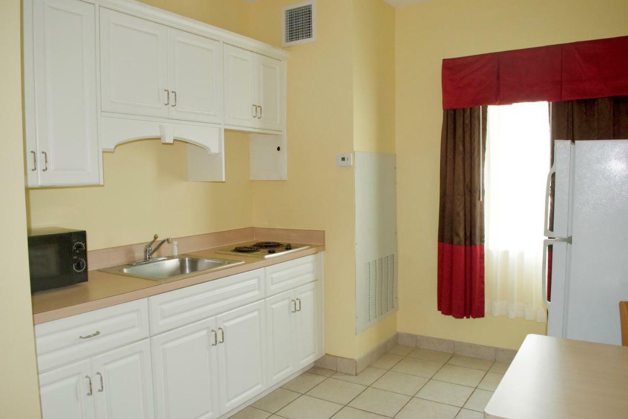 Days Inn & Suites By Wyndham Augusta Near Fort Eisenhower Экстерьер фото